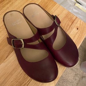 Britney Red Oiled Pull Up Danskos